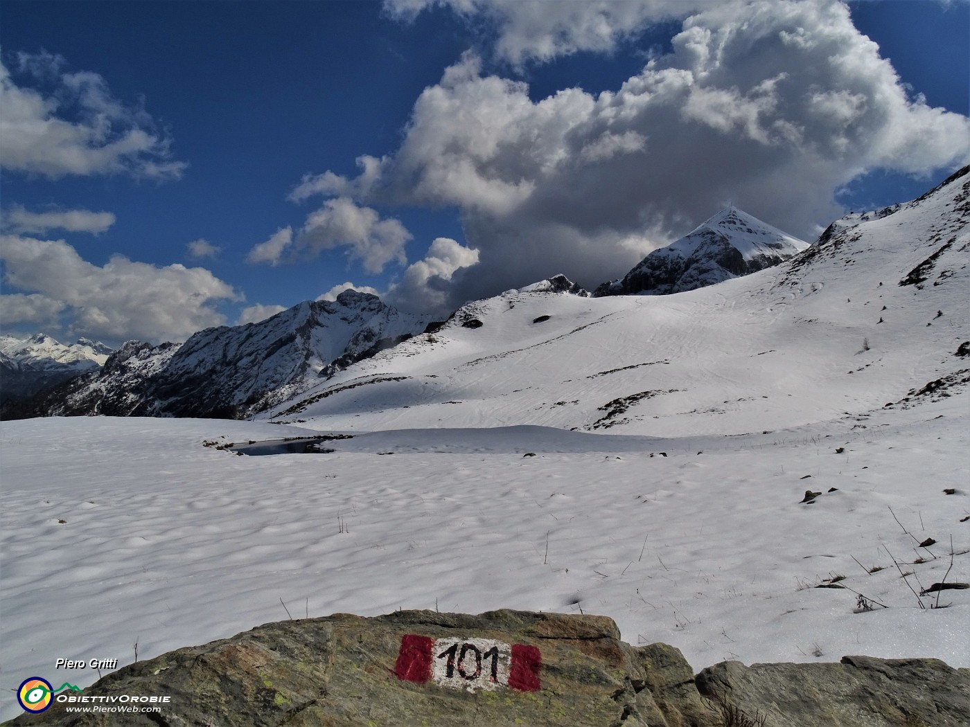 50 Scendendo sul 101 rivedo le mie orme nella neve del percorso seguito .JPG